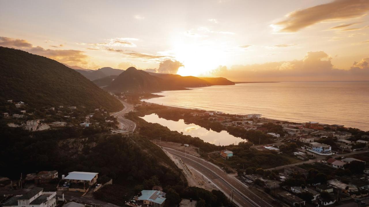 876 JA Oasis & Homestay - by Kingston Airport - 5