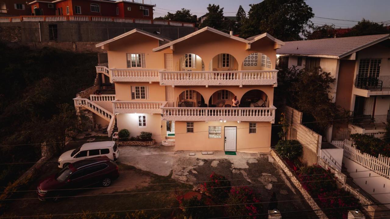 876 JA Oasis & Homestay - by Kingston Airport - 4