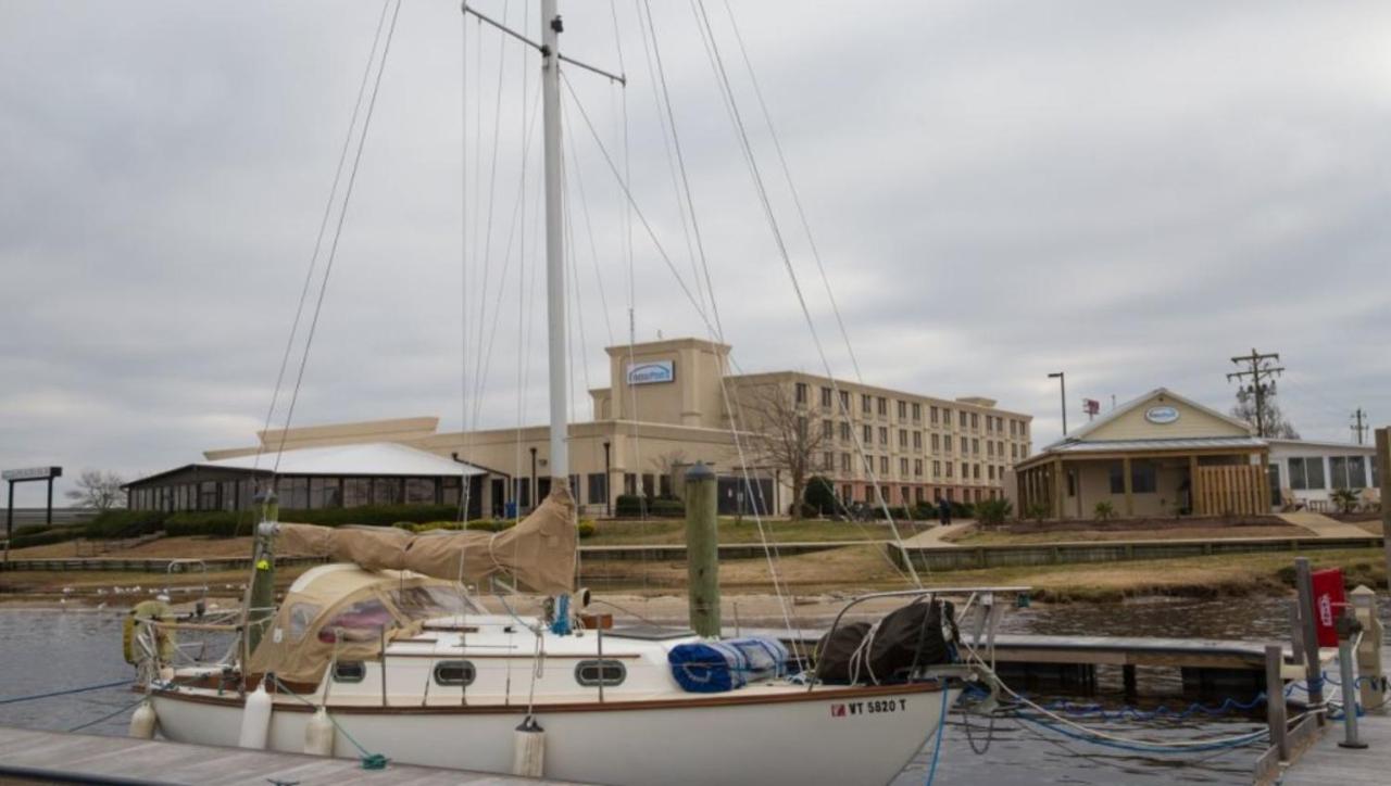 BridgePointe Hotel & Marina — photo 7