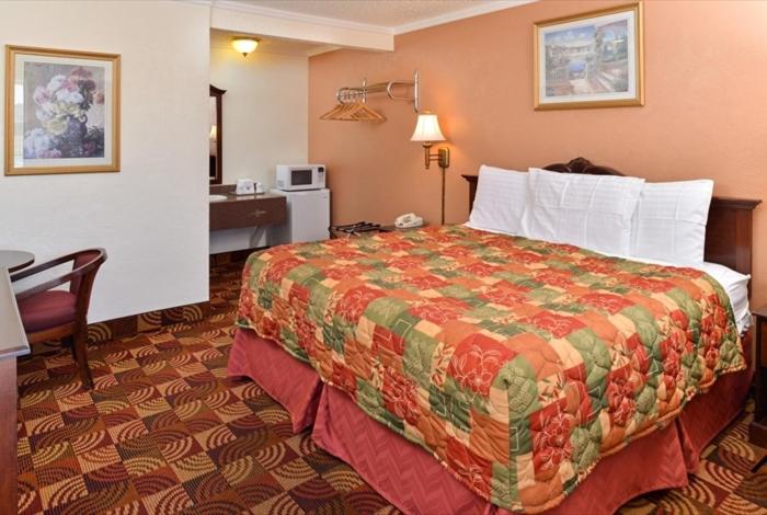 America's Best Inn & Suites — photo 13