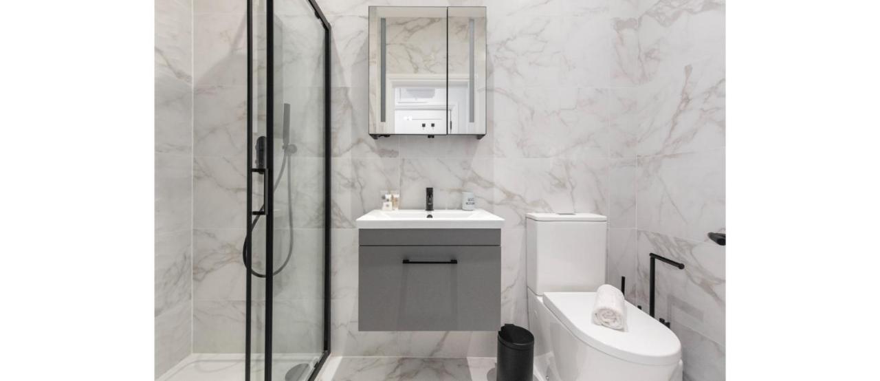 Simplicity meets Warmth: 1-Bed Delight - 4