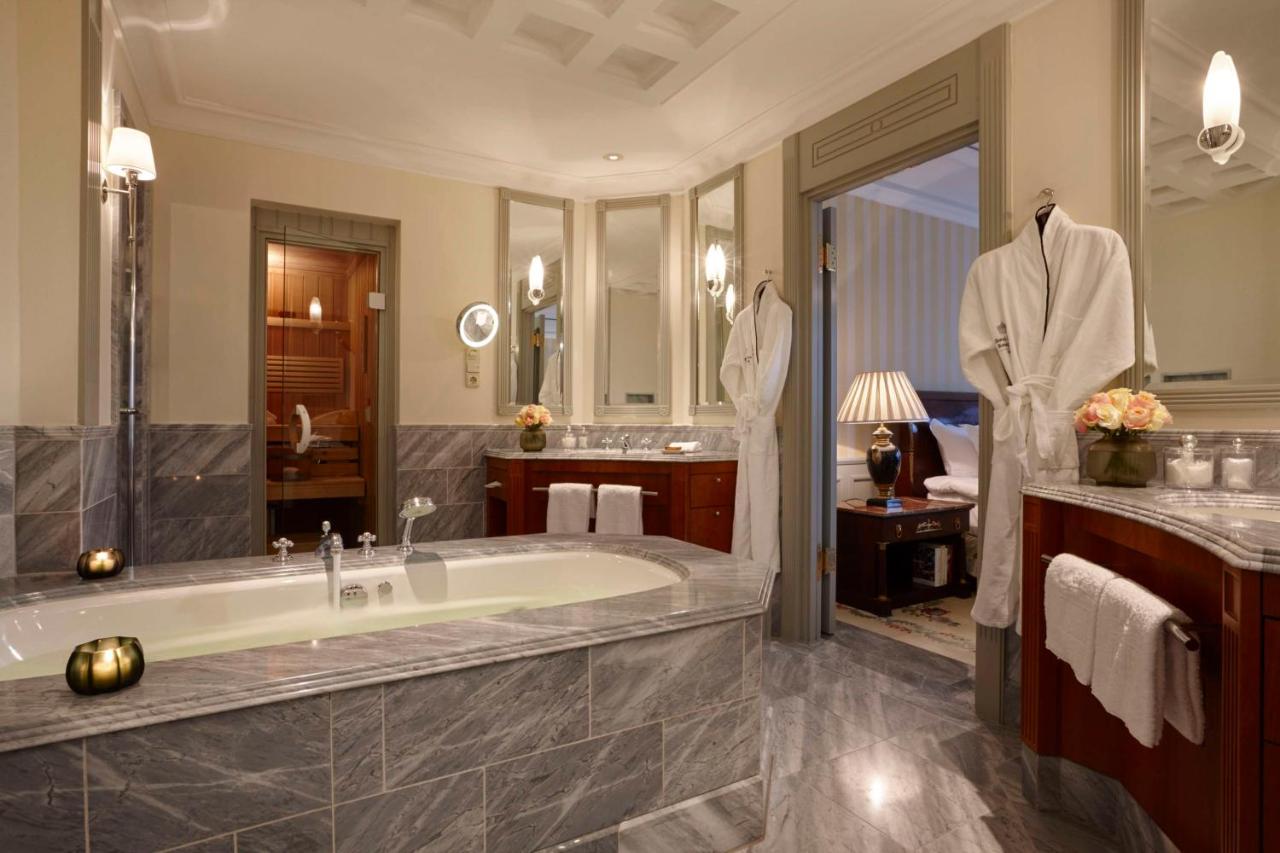 Hotel Adlon Kempinski Berlin photo