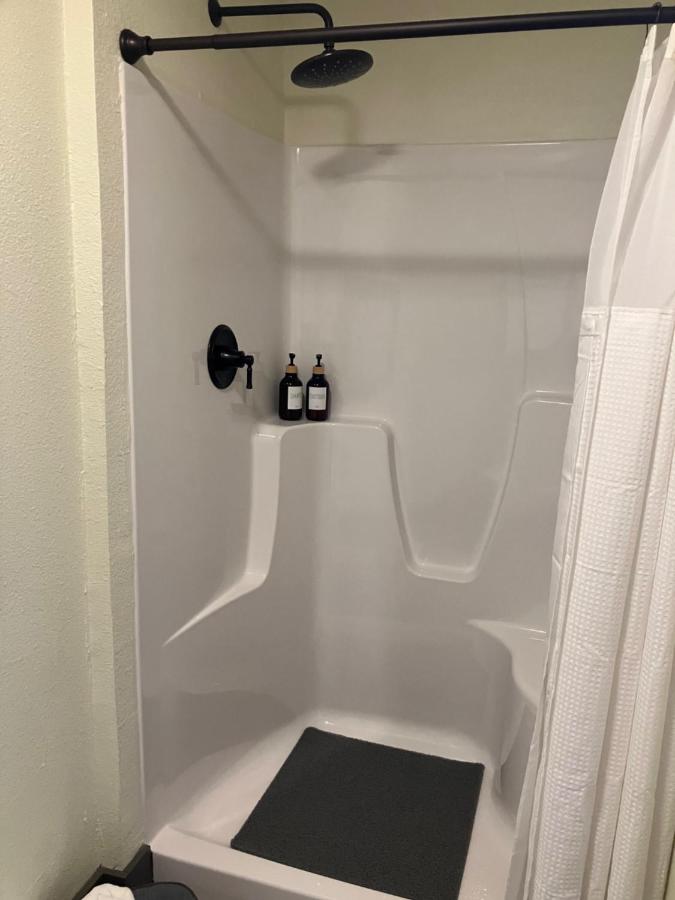 R & R LODGE — photo 5