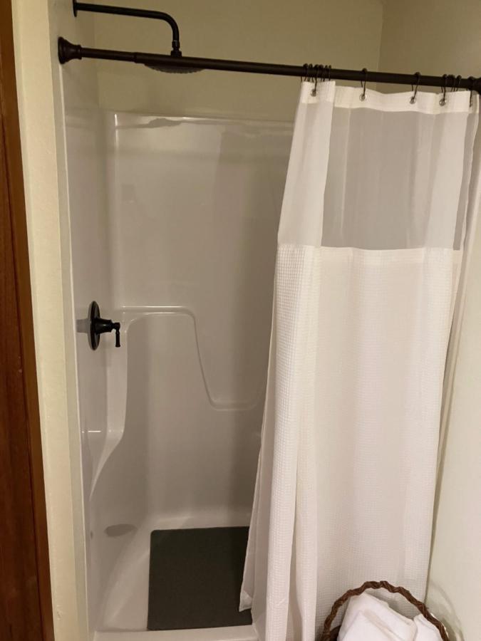 R & R LODGE — photo 7