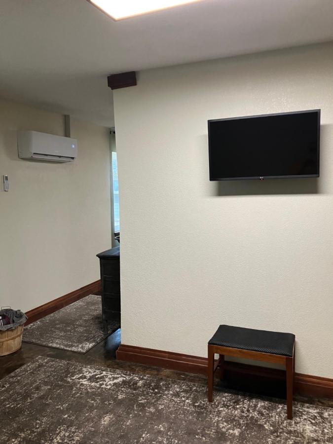 R & R LODGE — photo 11