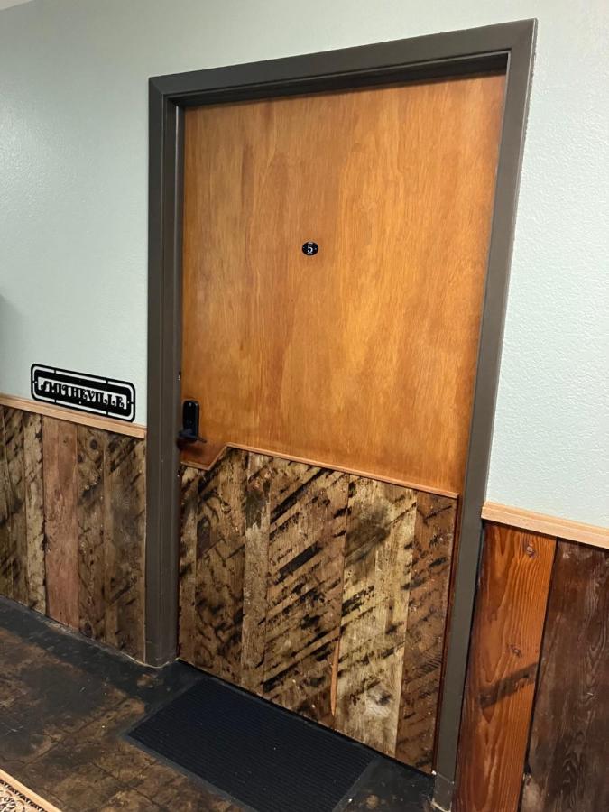 R & R LODGE — photo 16