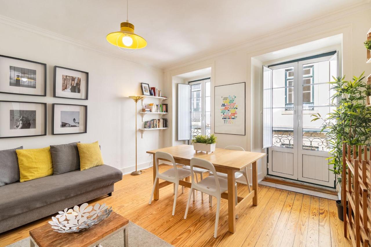 Diario de Noticias by Central Hill Apartments - 2