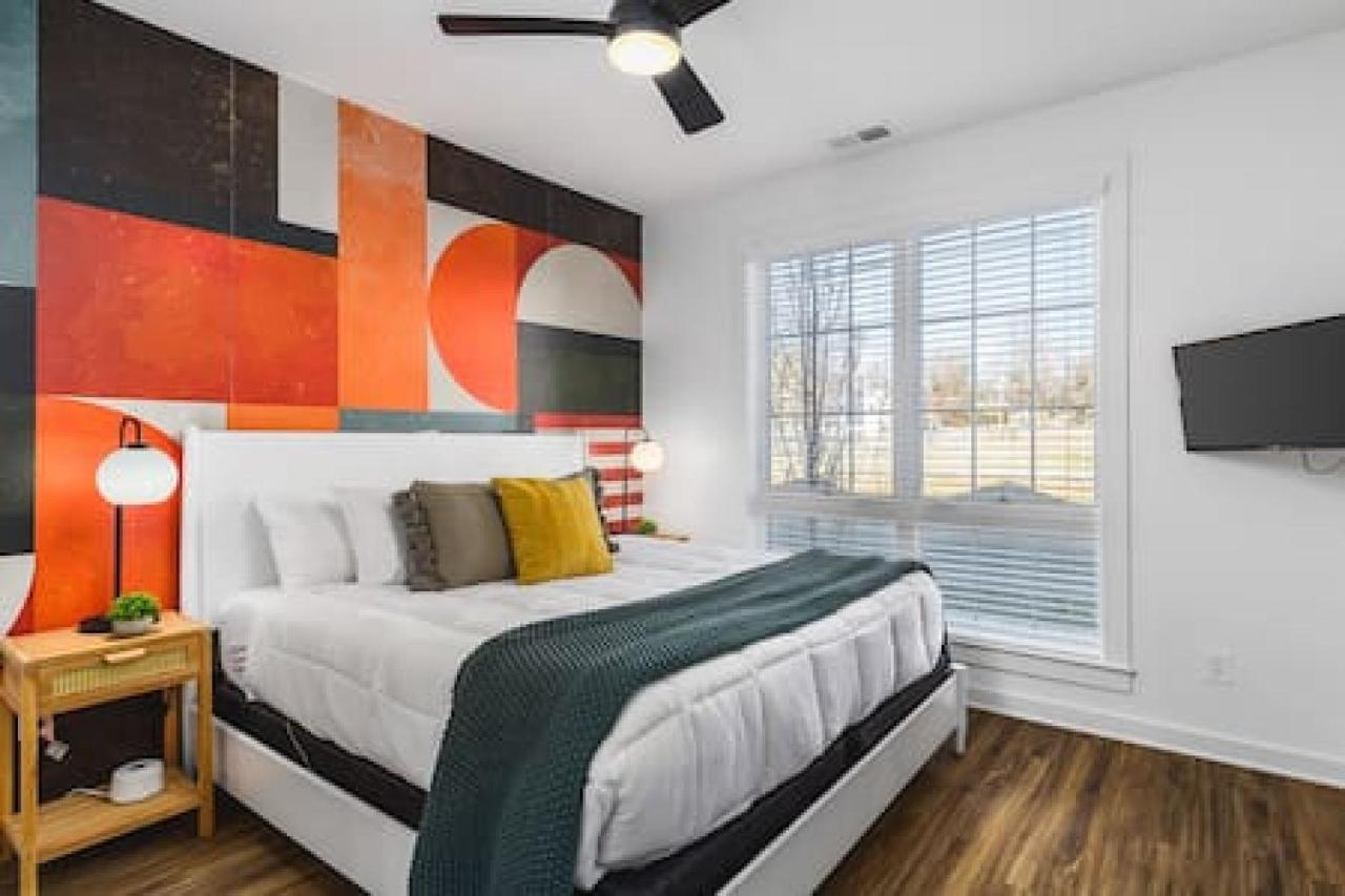 Rooftop Deck Patio and Garage Walk to Restaurants Coffee Brewery - 4