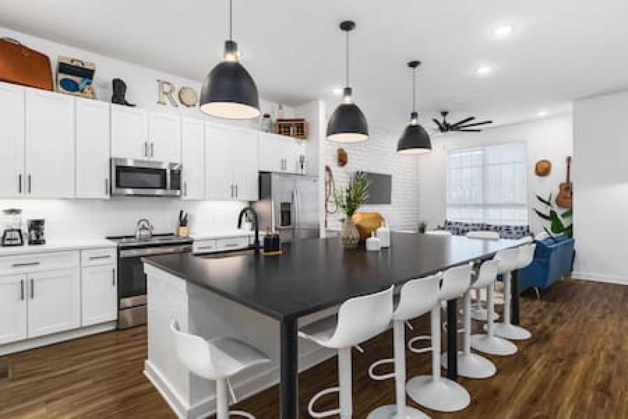 Gorgeous East Nashville House with Rooftop Patio, Garage, 9 Beds, 3 Miles to Downtown - 2