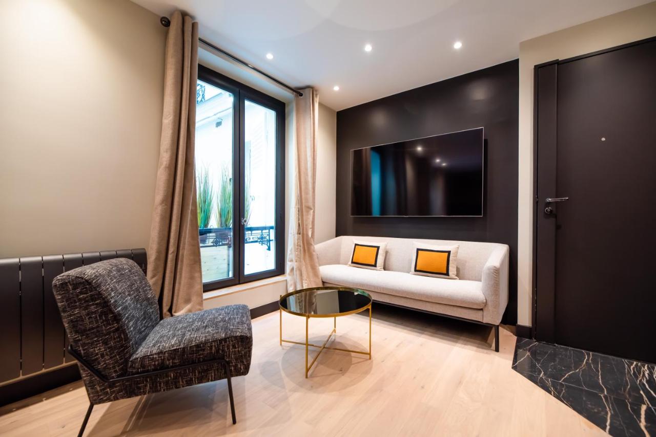 Lovely Home - LOUVRE MUSEUM