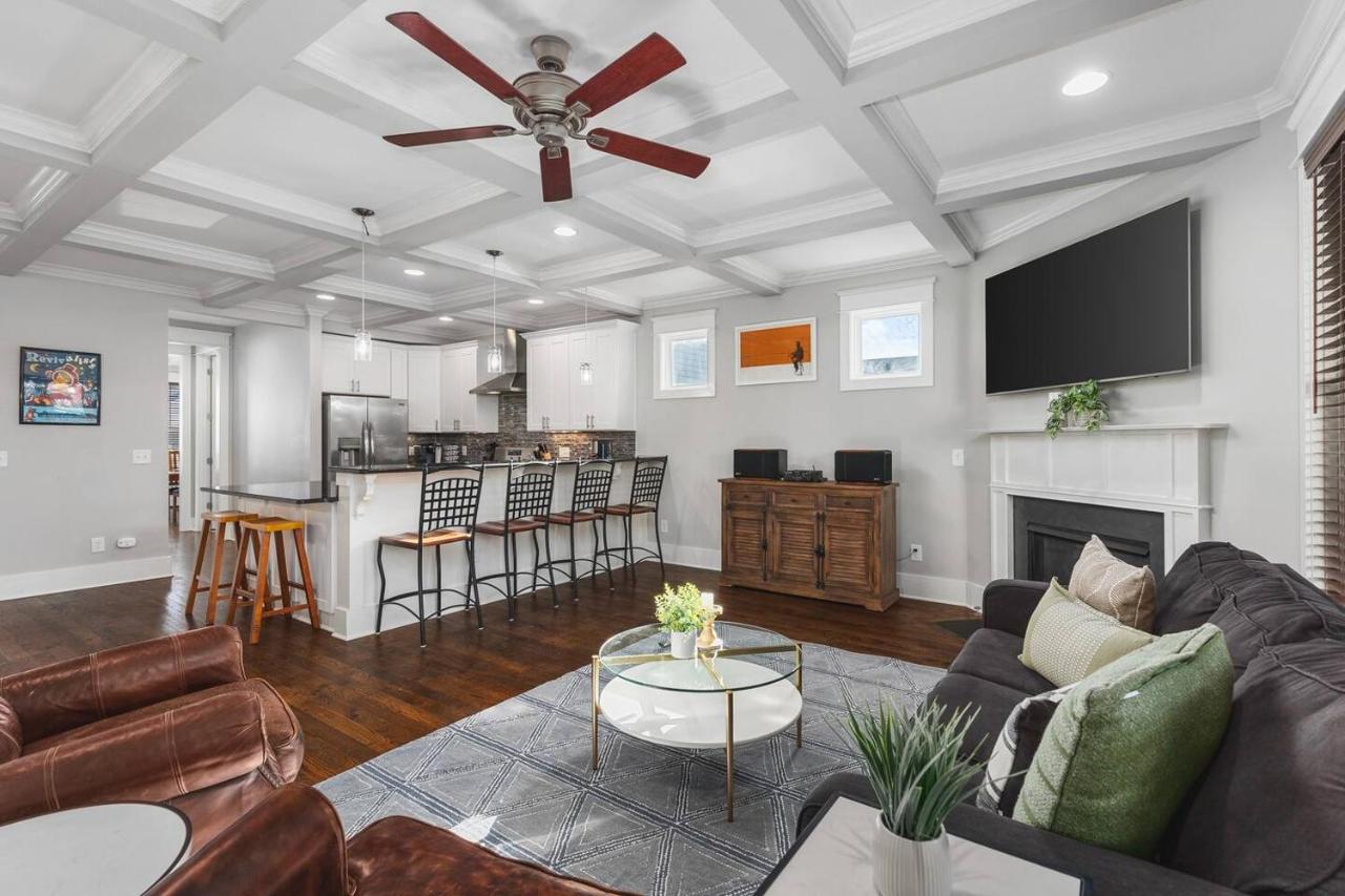 Walk to Broadway & Germantown Large House with Patio - 2