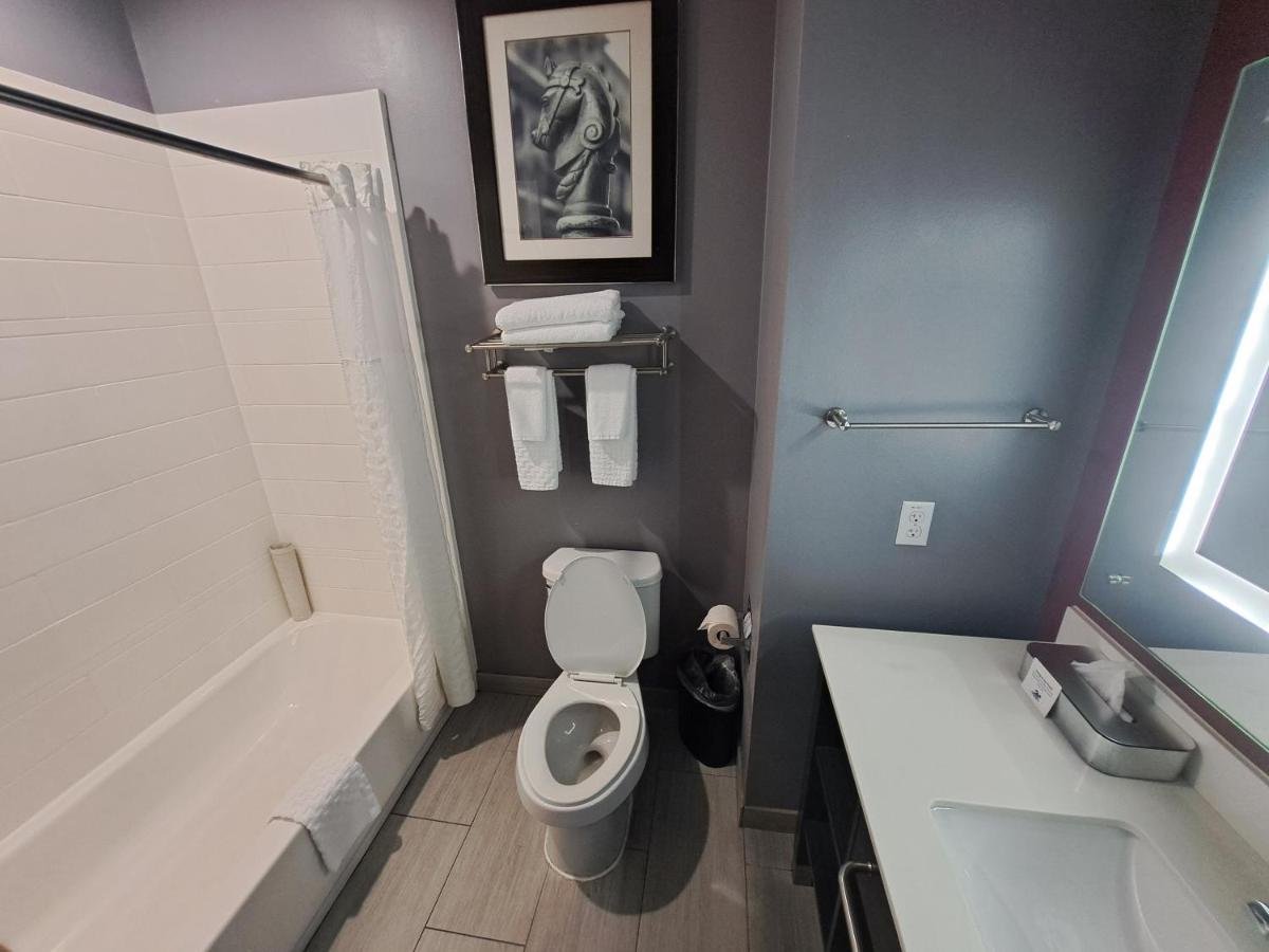 Moonrider Inn & Suites — photo 3