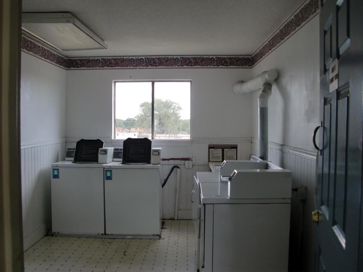 TravelStar Inn & Suites — photo 15