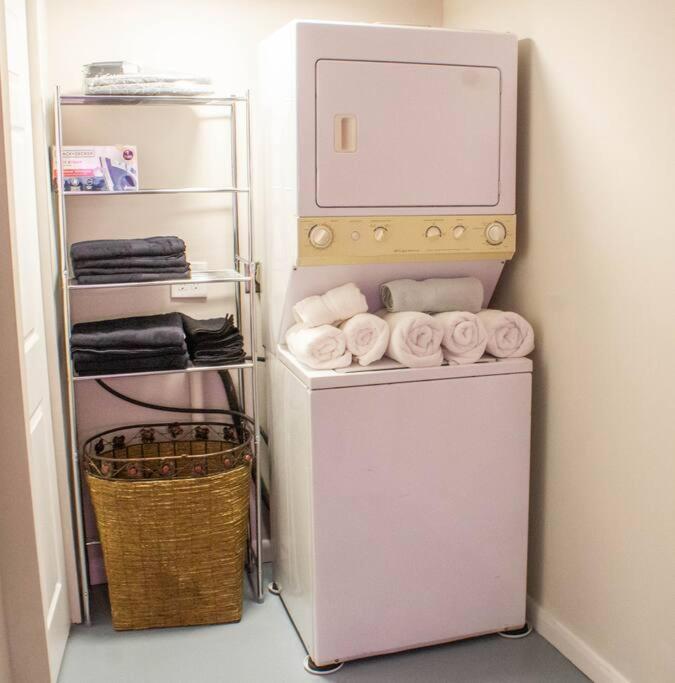 Unique Miami Art Escape w/ HotTub, Arcade & Murals - 5