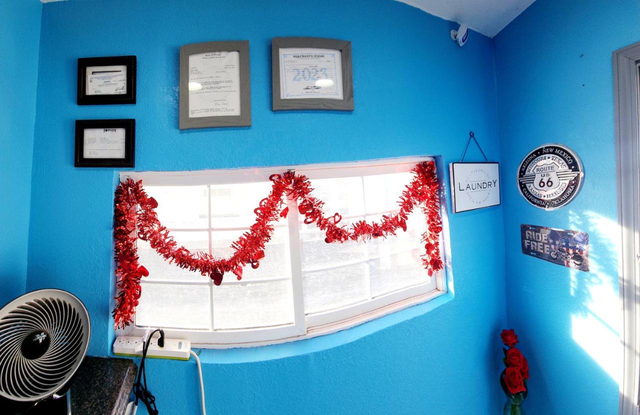 Plaza Motel — photo 22