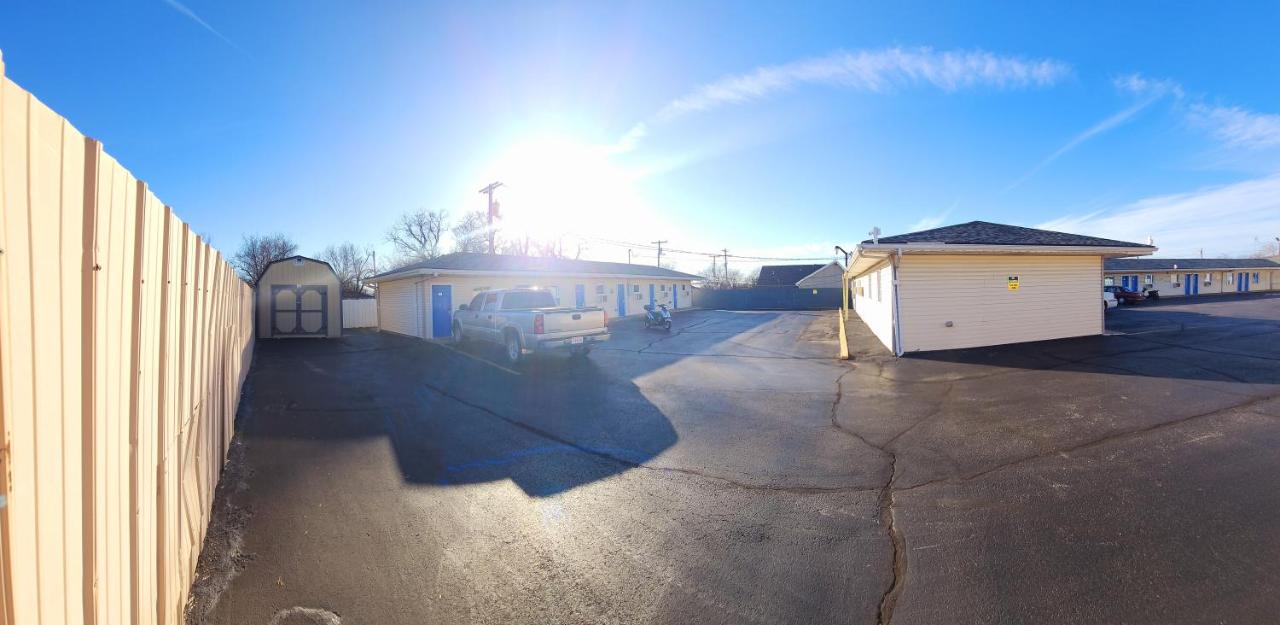 Plaza Motel — photo 17