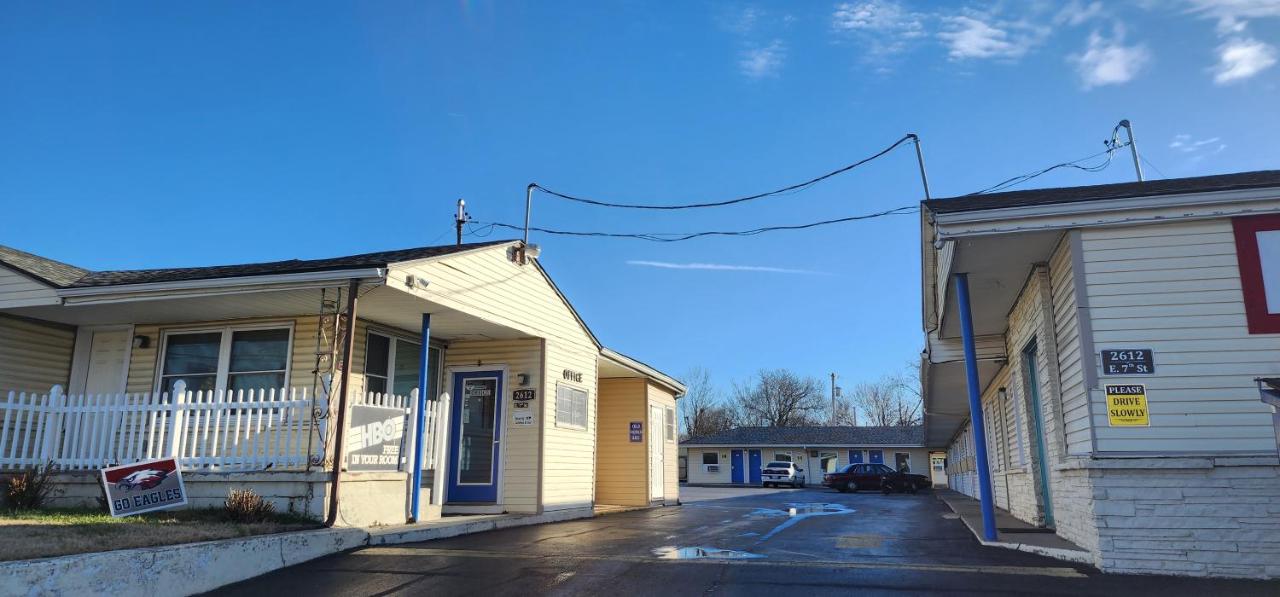 Plaza Motel — photo 19