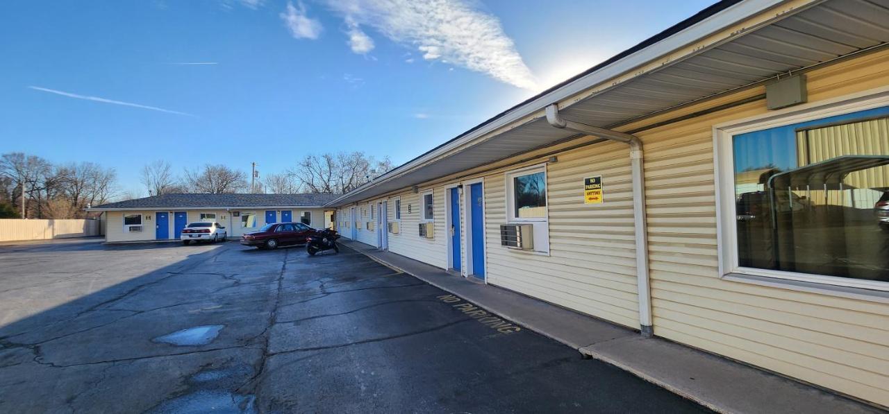 Plaza Motel — photo 5