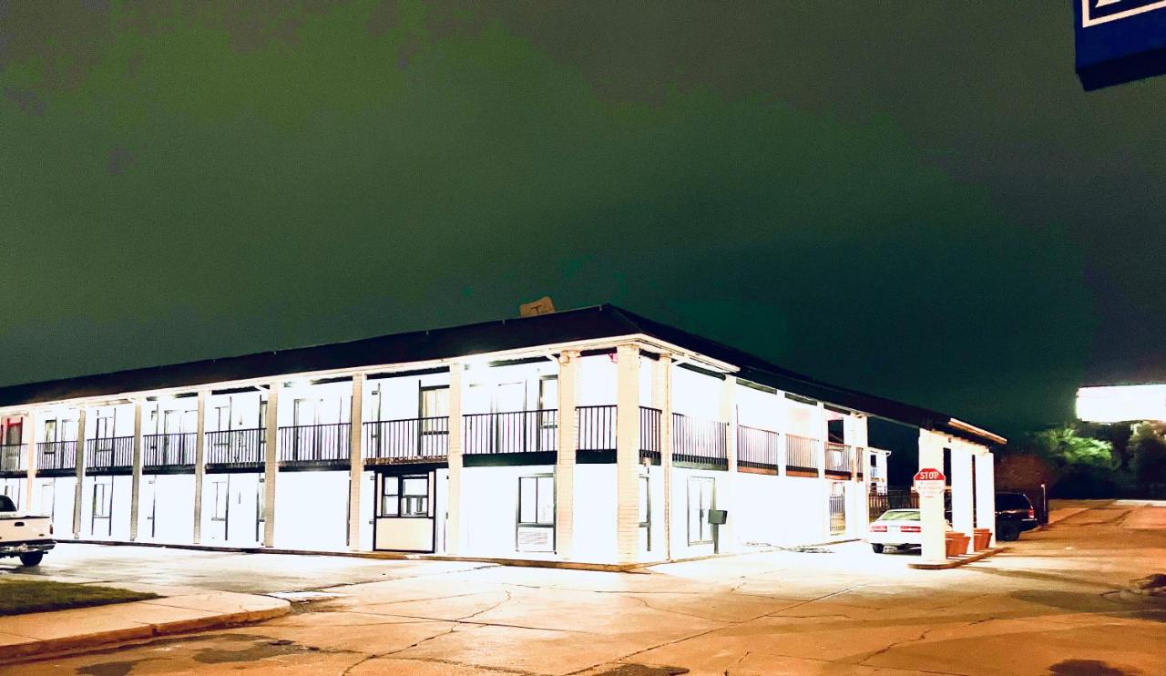 Economy Inn — photo 14