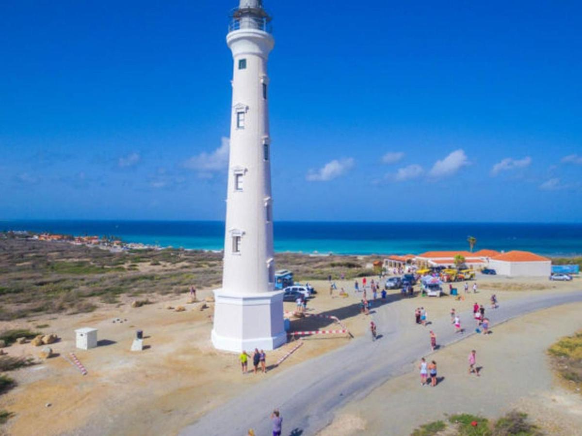 1 Bed Apartment Sleeps 2 - Pool Parking Wifi - 4