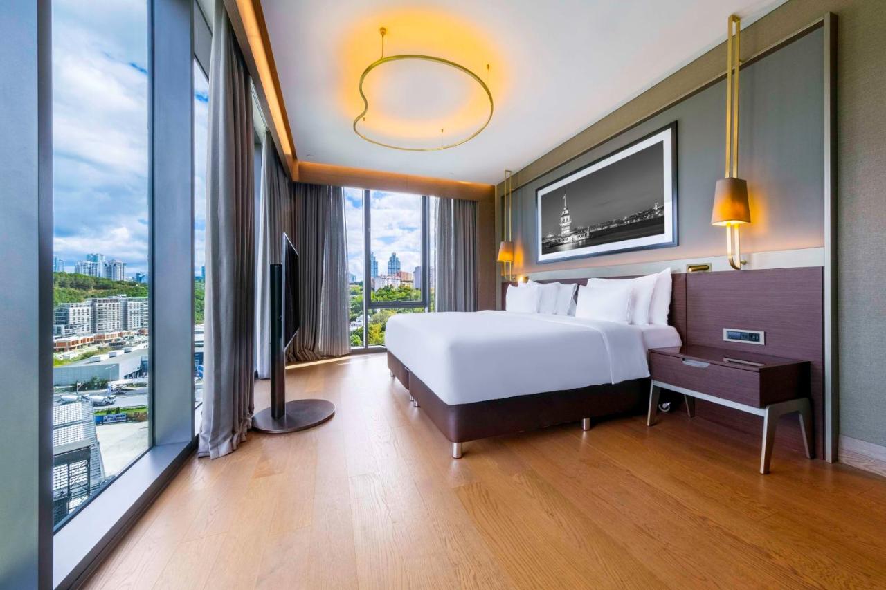 Suite with One Bedroom with City and Forest View - Free Lounge Access