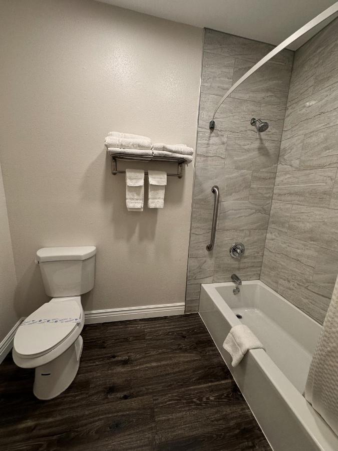 Americana Inn HOTEL — photo 12