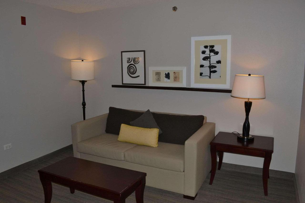 Hollywood Inn & Suites — photo 13