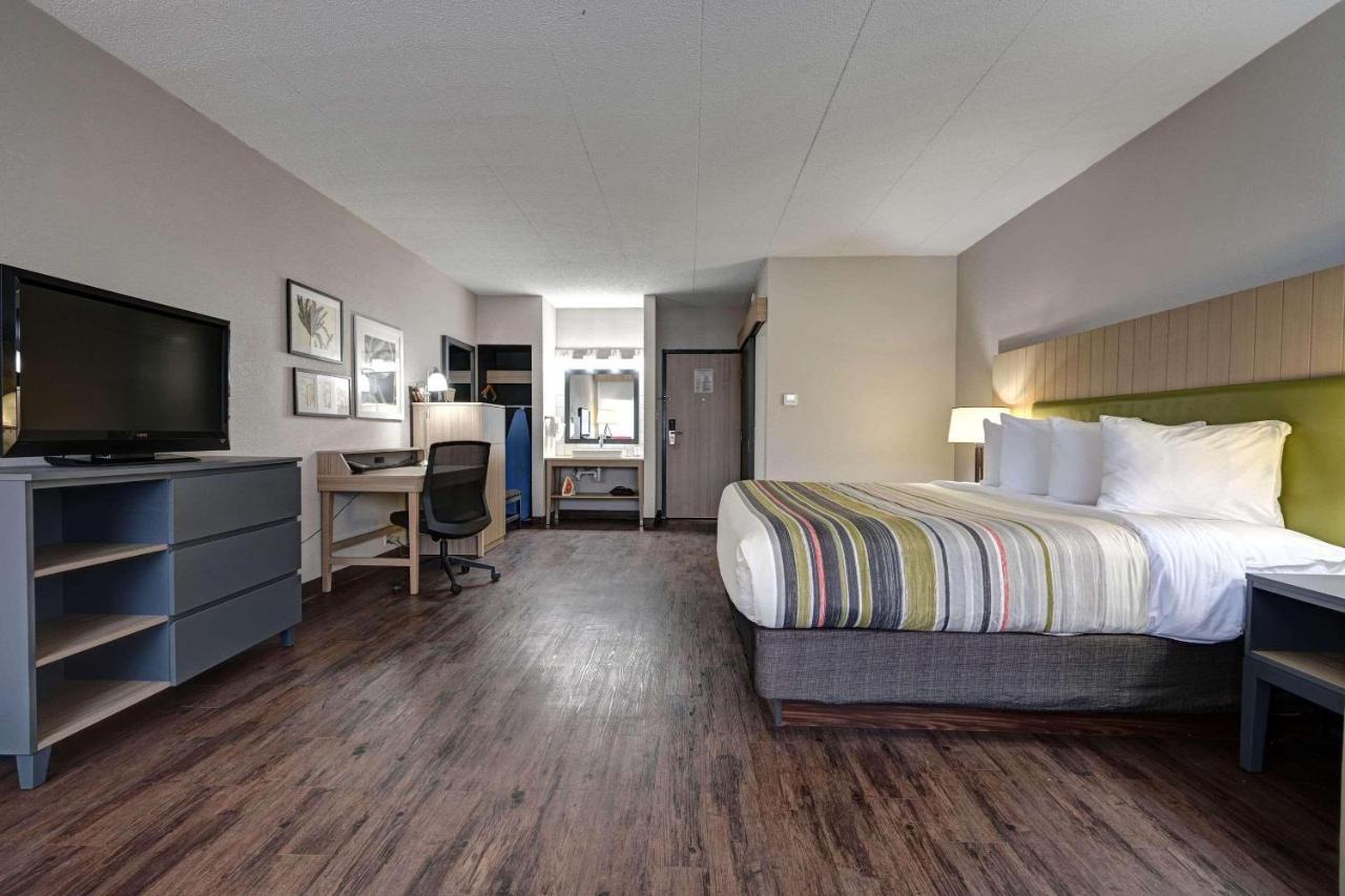 Pierre Inn & Suites — photo 10