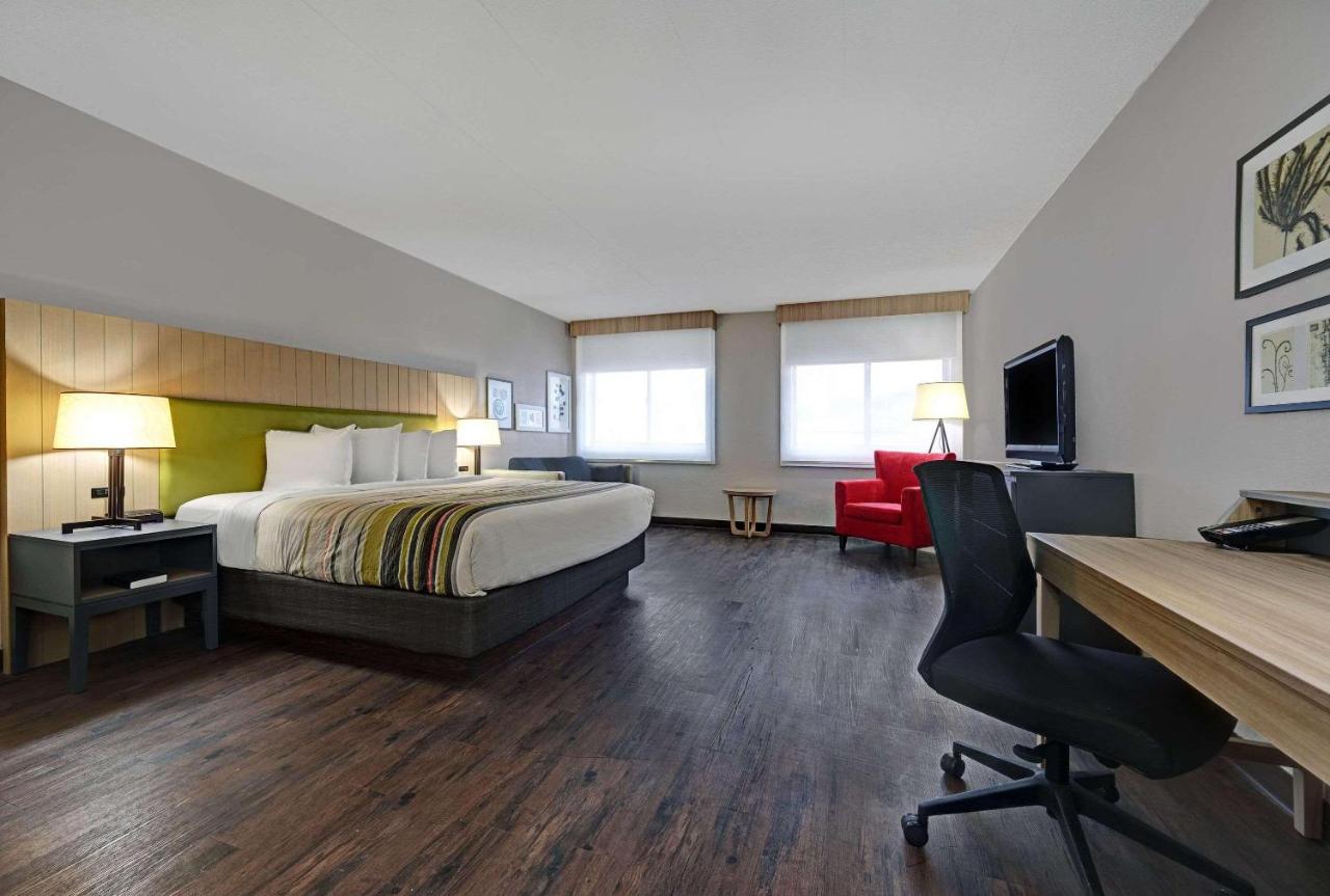 Pierre Inn & Suites — photo 11