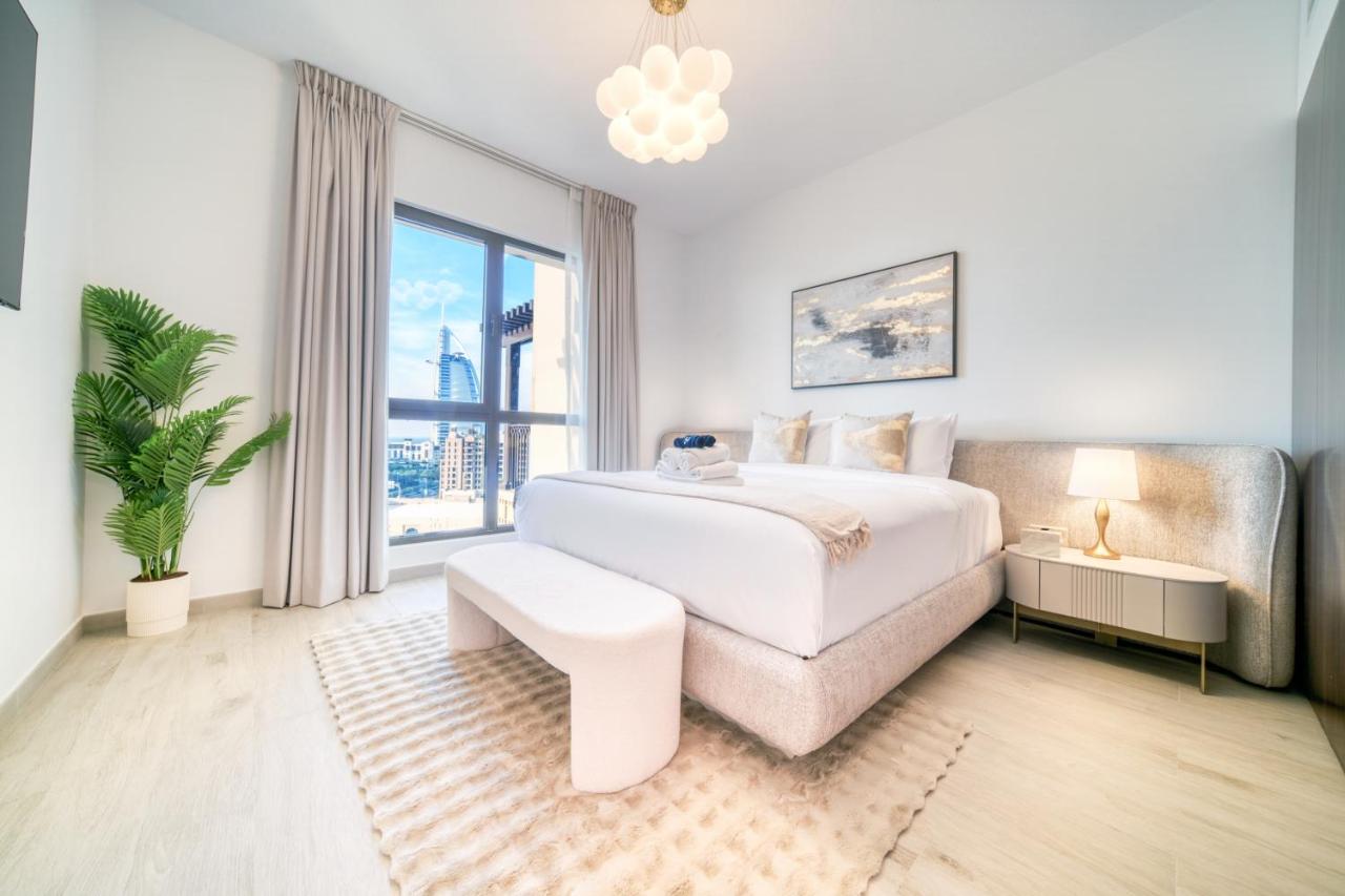 Luxury Madinat Living 2BR with Sea Views - 4