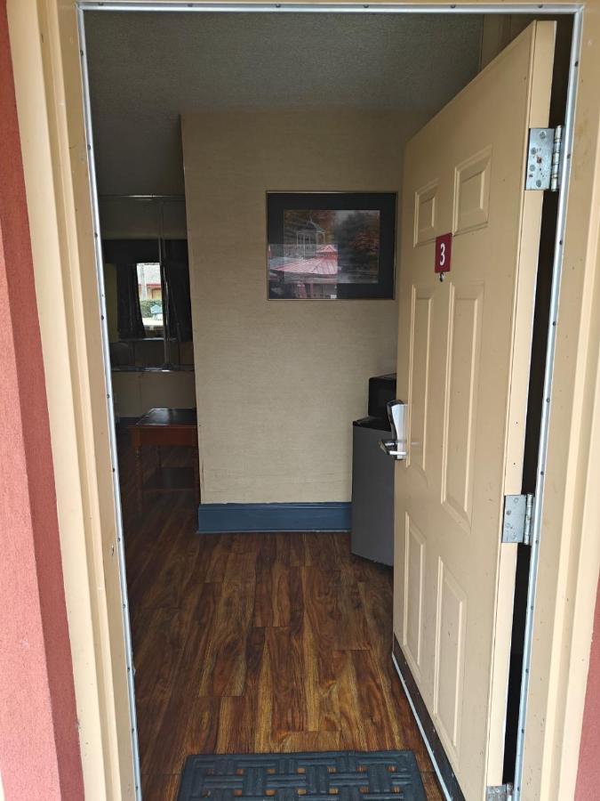 Deluxe Inn — photo 8