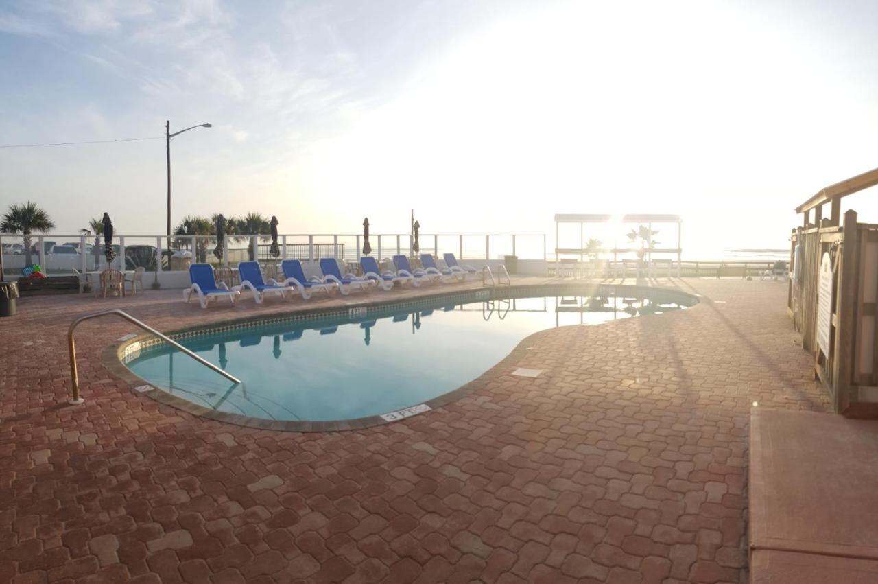 Heated swimming pool: Cove Motel Oceanfront