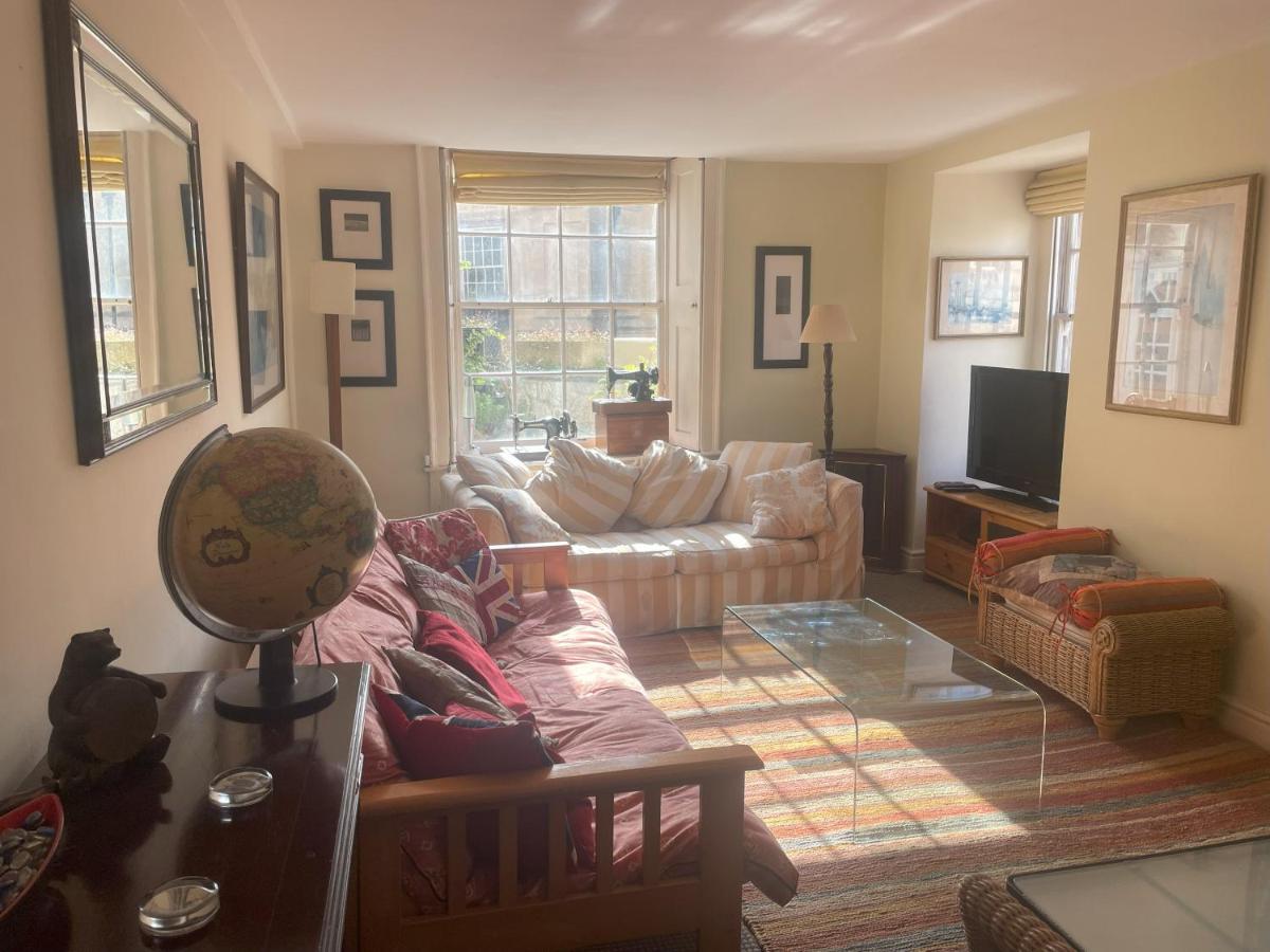 Central Georgian Garden Flat with Free Parking - 2