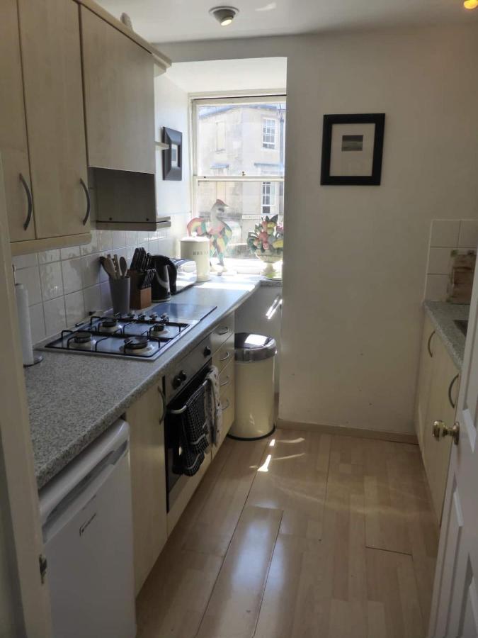 Central Georgian Garden Flat with Free Parking - 3