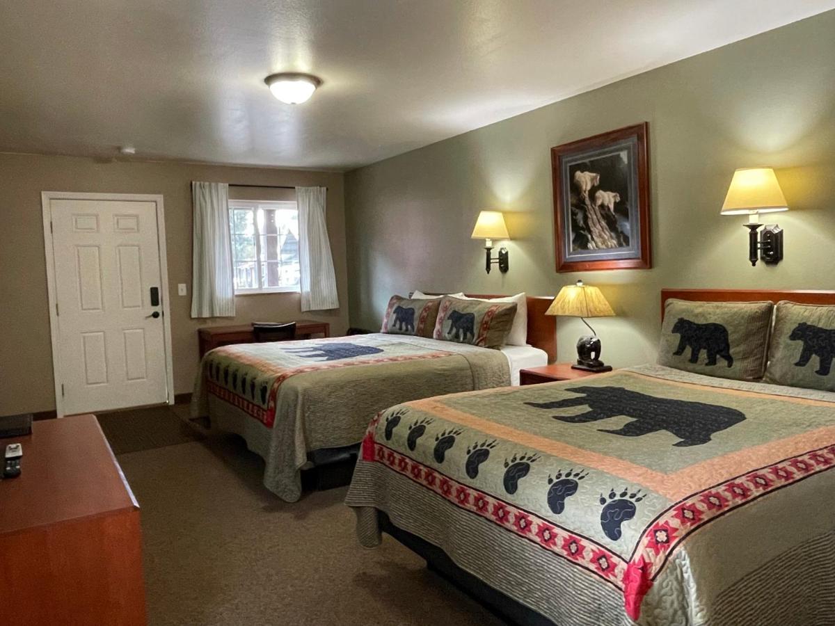 Antlers Lodge — photo 2