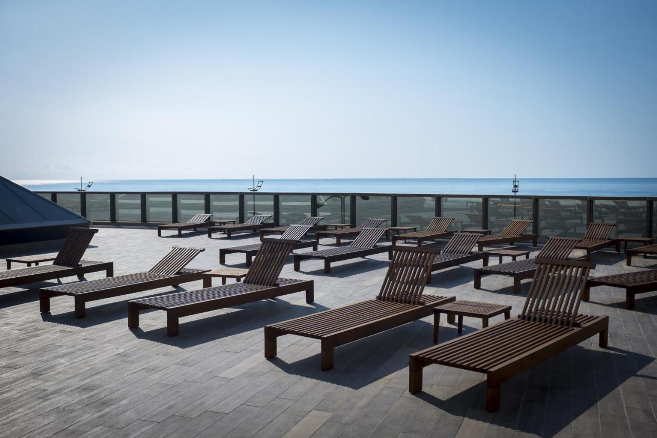 Beach: Colosseum Marina Hotel