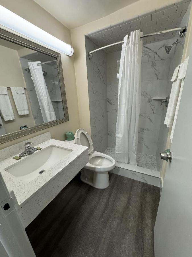 James River Inn & Suites — photo 18