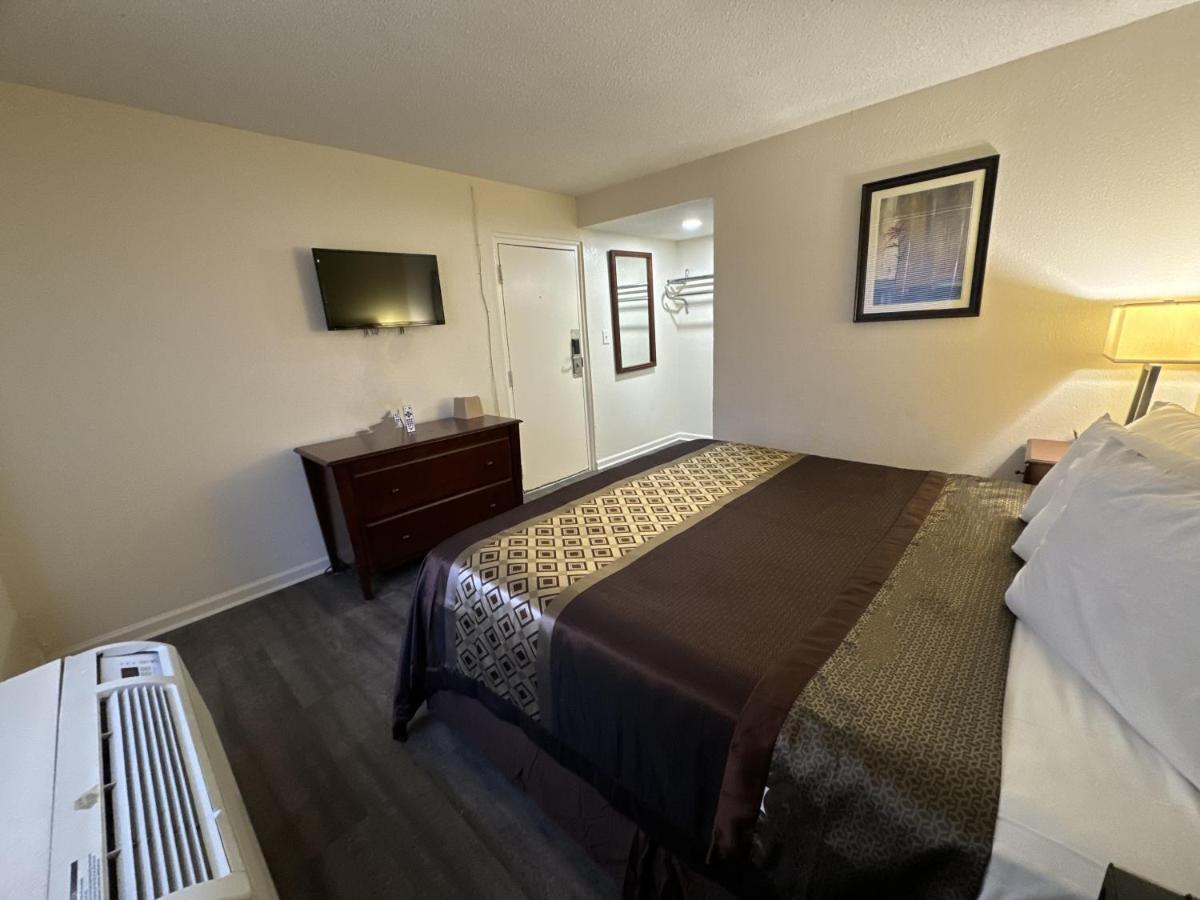 James River Inn & Suites — photo 12