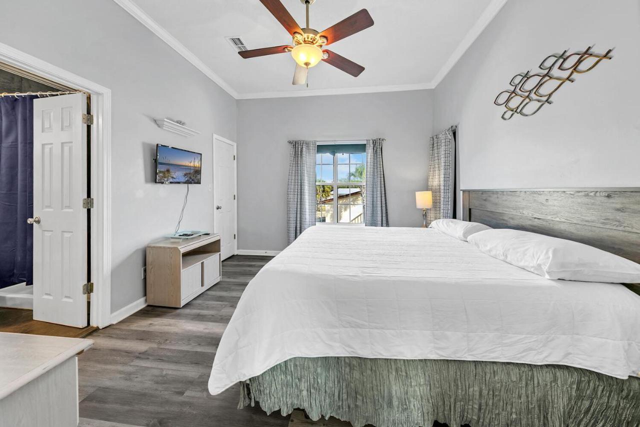 The Palms Townhomes — photo 8