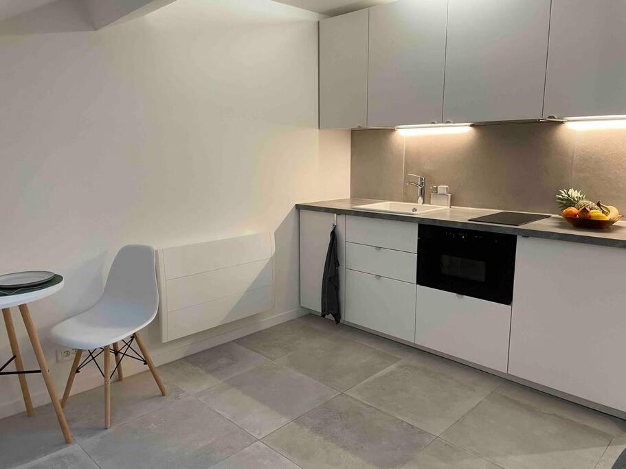 Charming Studio In The Heart Of Paris - 4