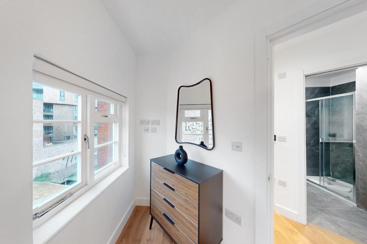 Stylish & Spacious Modern Apartments near Dalston Kingsland Station - by Short Stories London - 3