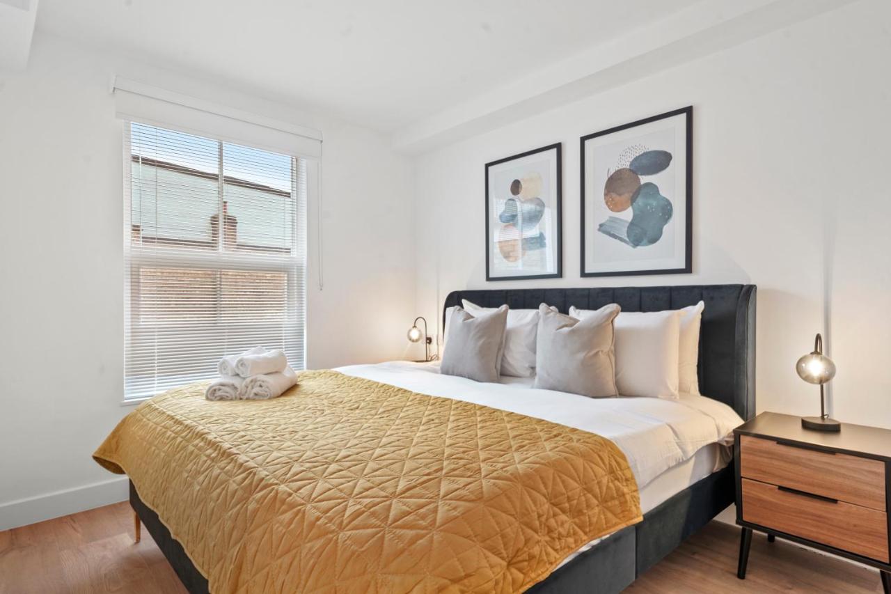 Stylish & Spacious Modern Apartments near Dalston Kingsland Station - by Short Stories London - 2