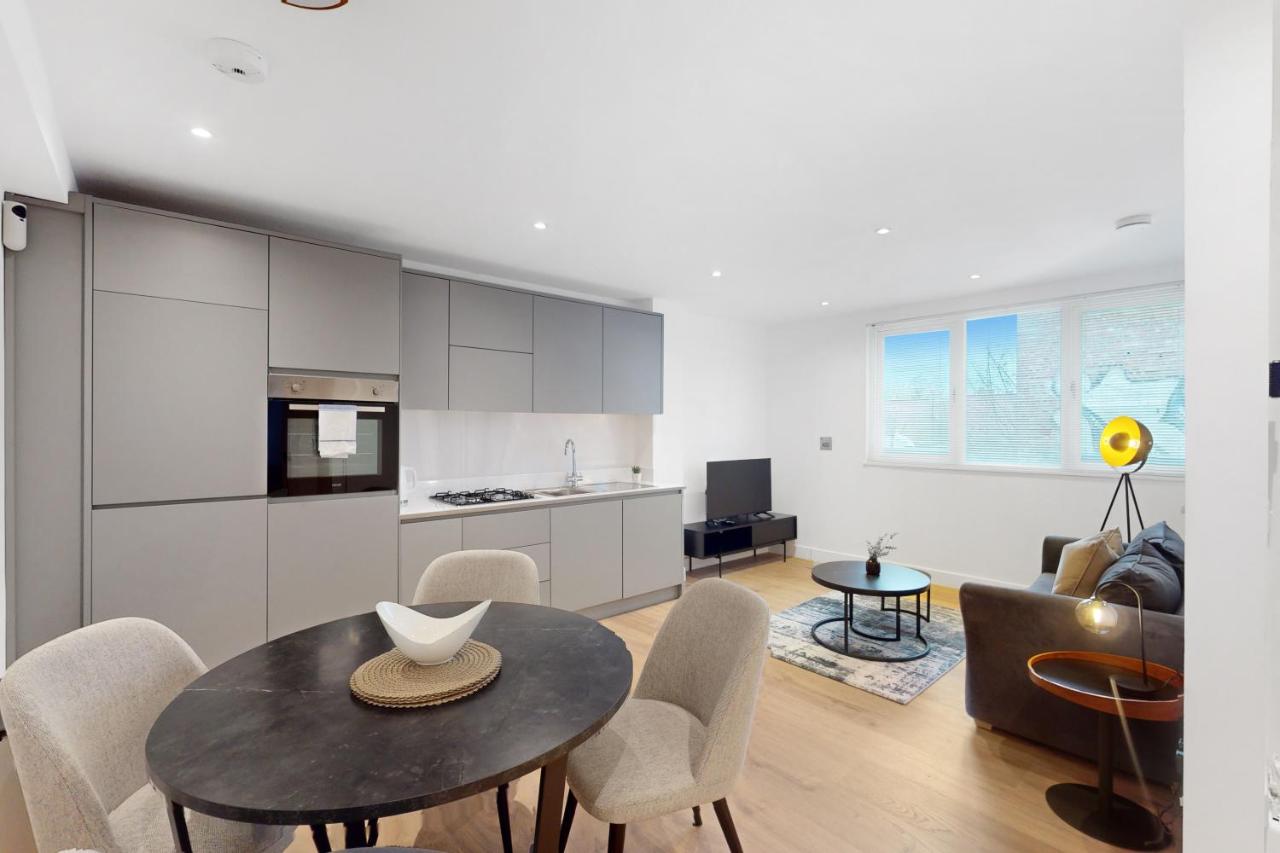 Stylish & Spacious Modern Apartments near Dalston Kingsland Station - by Short Stories London - 4