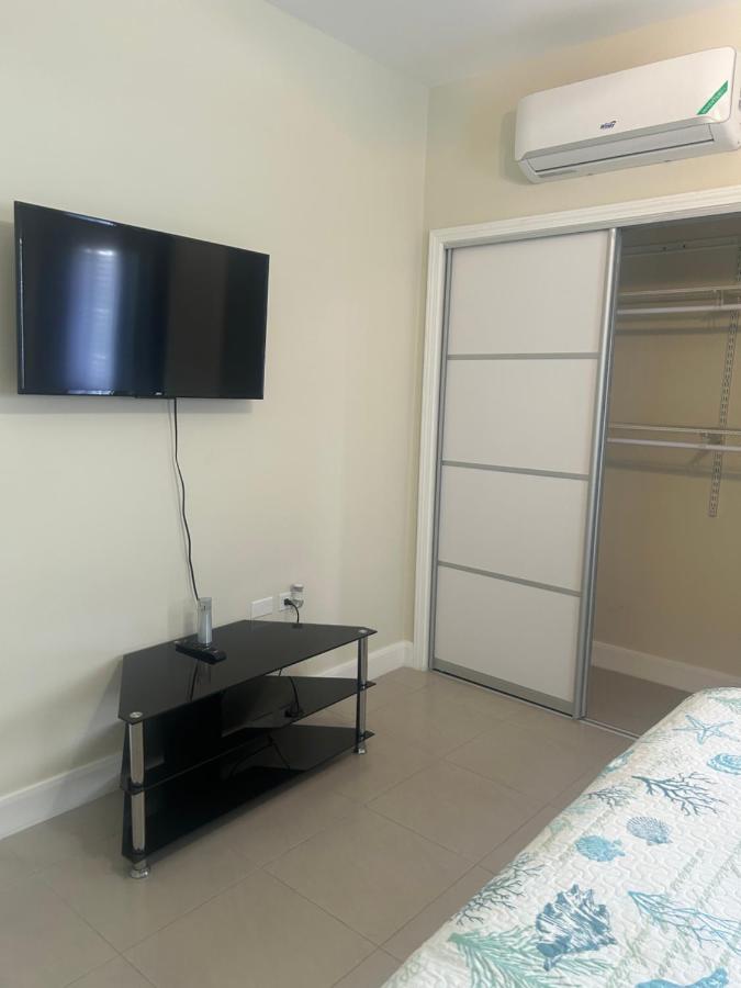 Seamist villa @Oceanpointe Lucea comfy 2BR w/pool gym & parking - 2