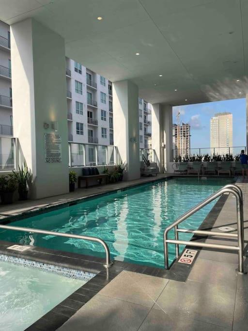 Boutique Condo in DT Miami Perfect for Couples/Fam - 4