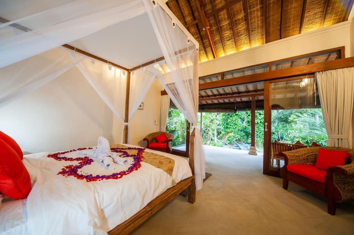 Luxury 3BR Infinity Jungle View Aashaya Villa Ubud - 2