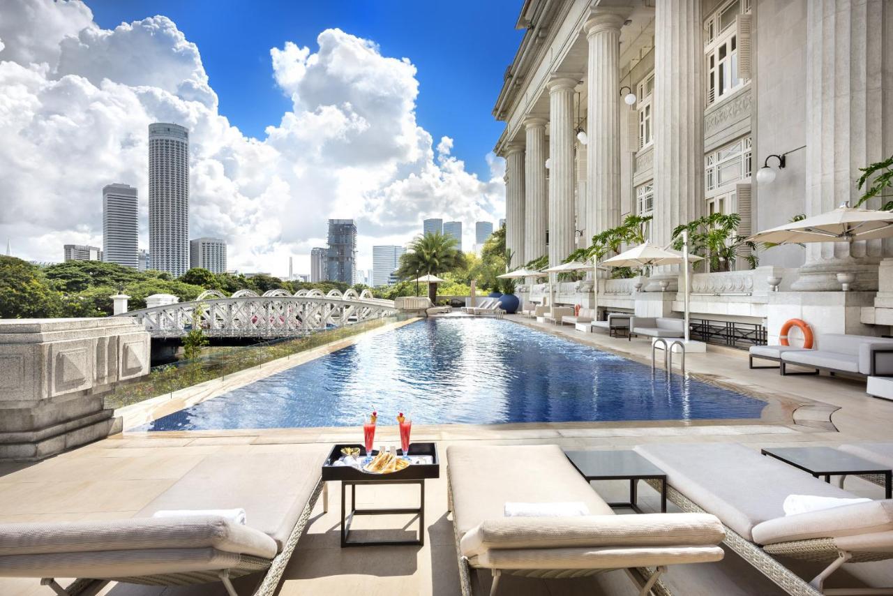 Rooftop swimming pool: The Fullerton Hotel Singapore