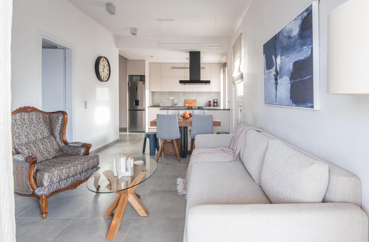 Valeria's Sea View Apartment - 4
