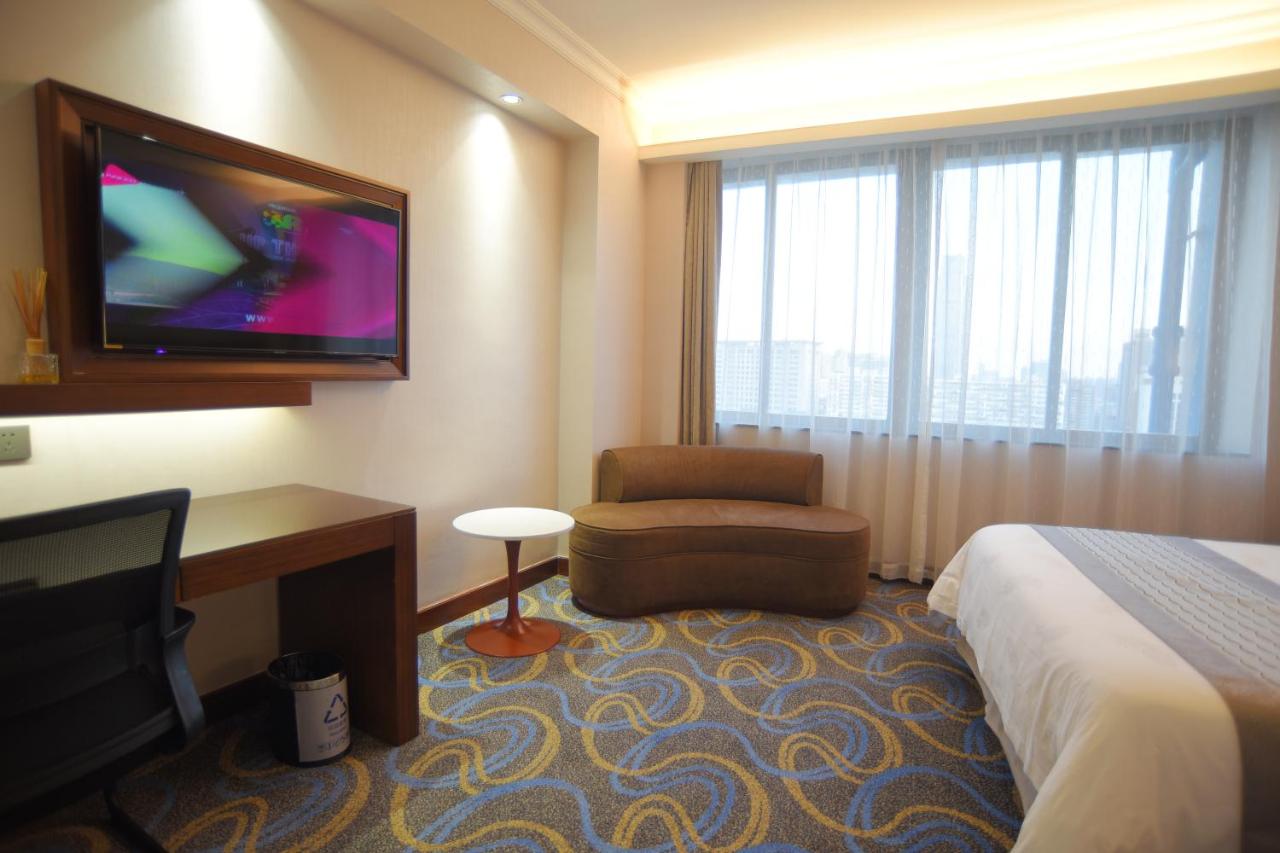 Ocean Hotel Guangzhou-TaoJin Metro Station photo