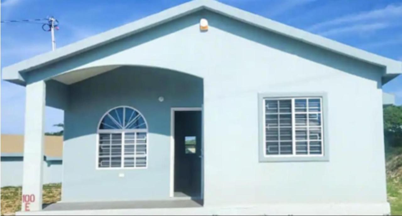 House - Sleeps 4 & Free Parking - 5